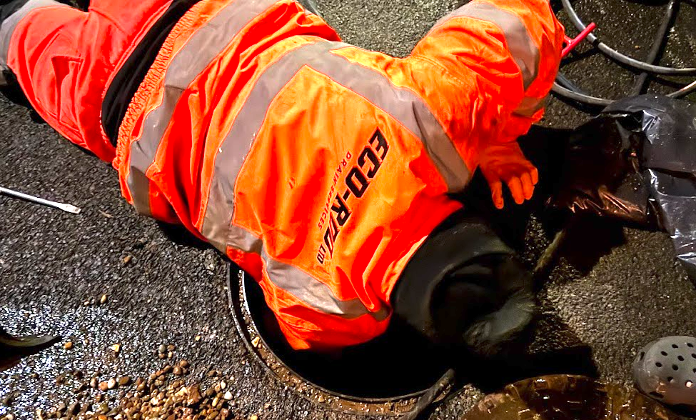 Domestic drain unblocking service